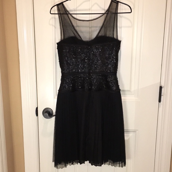 BCBGMaxAzria Dresses & Skirts - BCBG MAXAZRIA 2 Black Dress with Built-in-Bra Zipper& Hook&Eye Back Lined Skirt